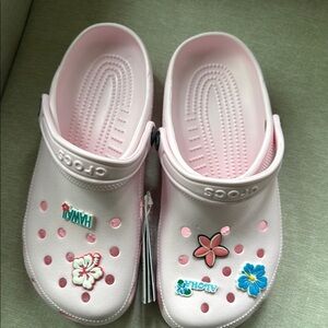 Crocs Pink Clogs with hawaii Charms WOMEN
